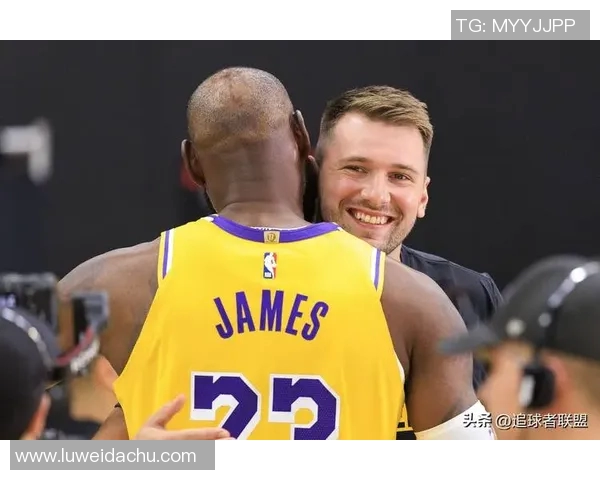 詹姆斯即将复出上赛季单核带队表现优异东契奇战绩略逊一筹 詹姆斯即将复出上赛季单核带队表现优异东契奇战绩略逊一筹